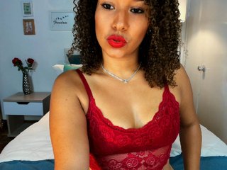 Fotos princessleona Hi :) welcome/ebony/afro/ tail plug anal 150/c2c 20/curlyhair/lovense /naked 60/pussy play 100!!