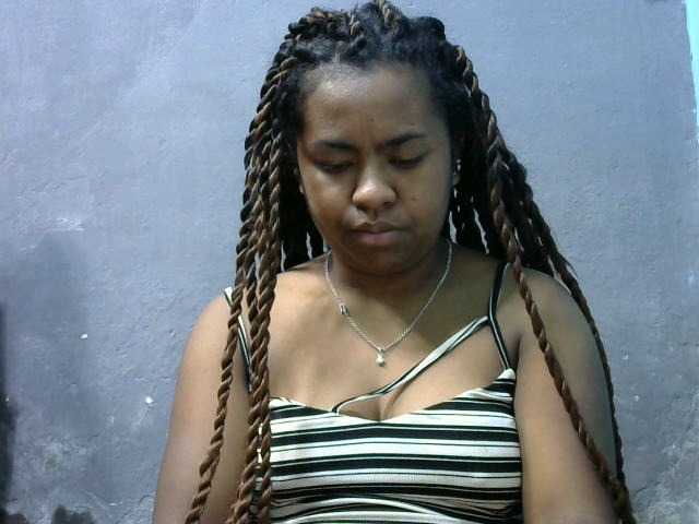 Broadcast Screenshots Queencamie