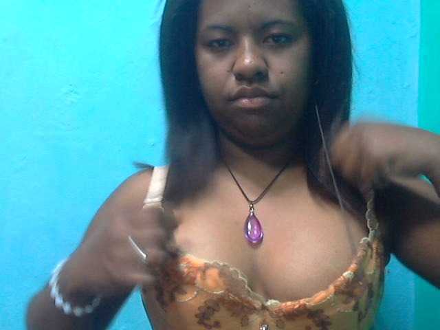 Broadcast Screenshots Queencamie