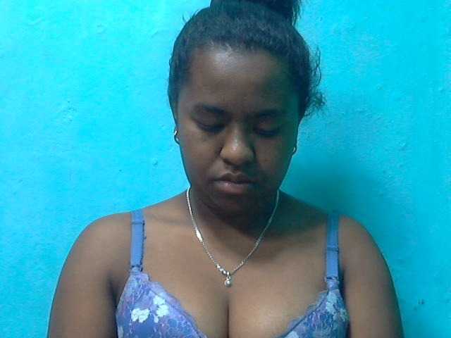 Broadcast Screenshots Queencamie