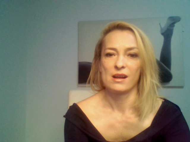 Broadcast Screenshots QueenofBerlin