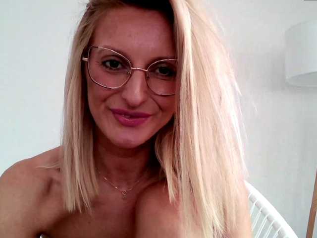 Fotos RachellaFox Sexy blondie - glasses - dildo shows - great natural body,) For 500 i show you my naked body @remain