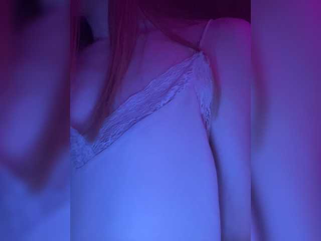 Broadcast Screenshots Real-blonde