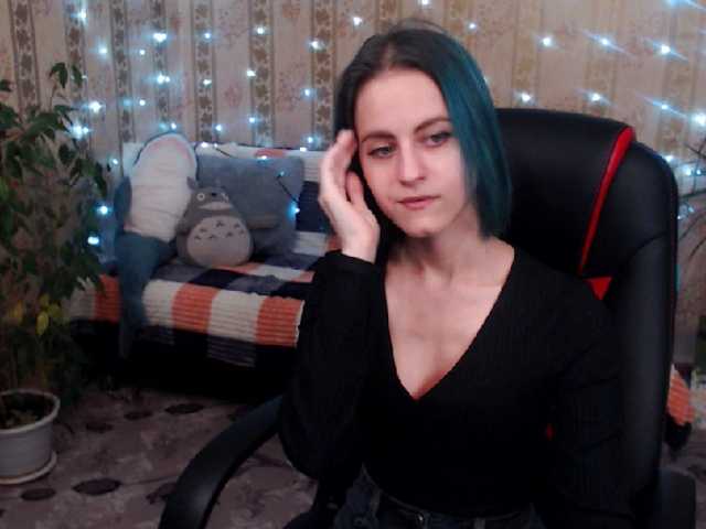 Broadcast Screenshots RosalynHelsin