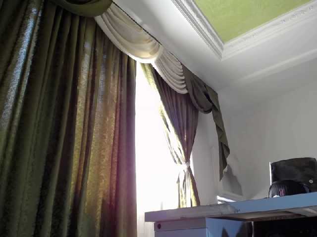 Broadcast Screenshots RoxaneFox