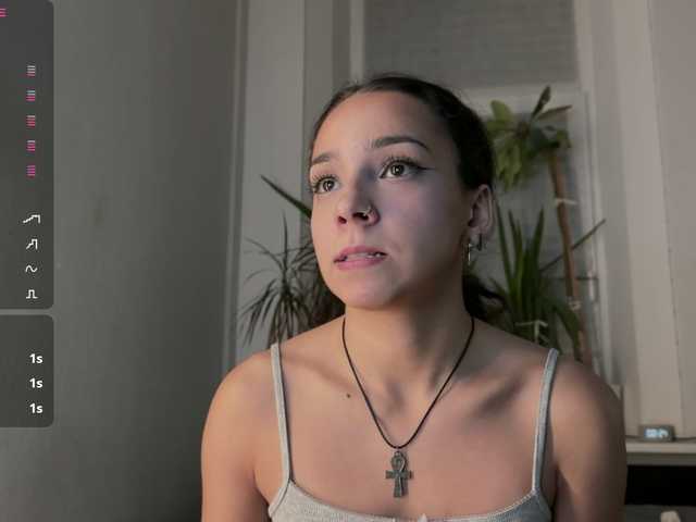 Broadcast Screenshots roxieflexie