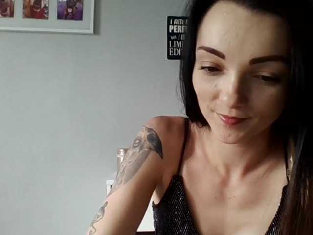 Broadcast Screenshots RoxiSexy