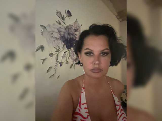 Broadcast Screenshots RoyalBreasts