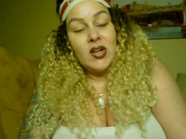 Broadcast Screenshots sabrinastits