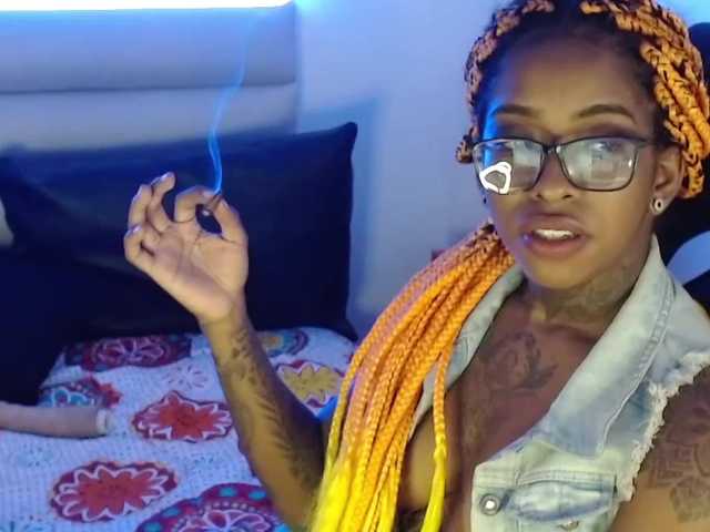 Broadcast Screenshots samantaafox