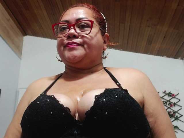 Fotos Samantta-Jone Come and play with me sexy and hot #mature #bigboobs #milf #bbw #bigass MY GOALS IS: STREPTEASE