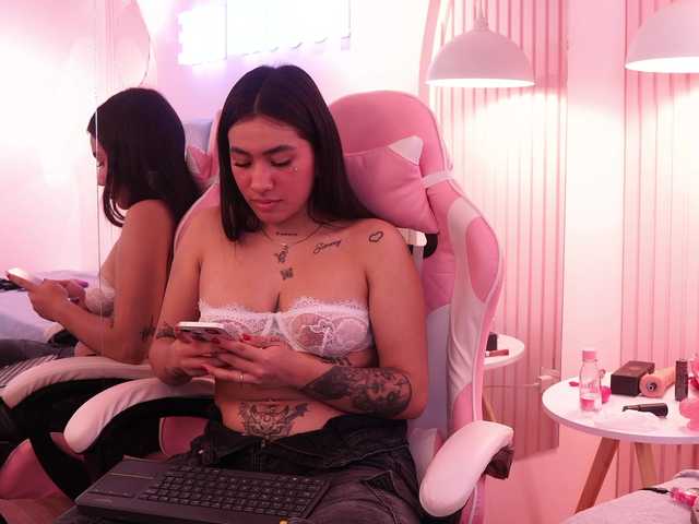 Broadcast Screenshots SamaraCollinss