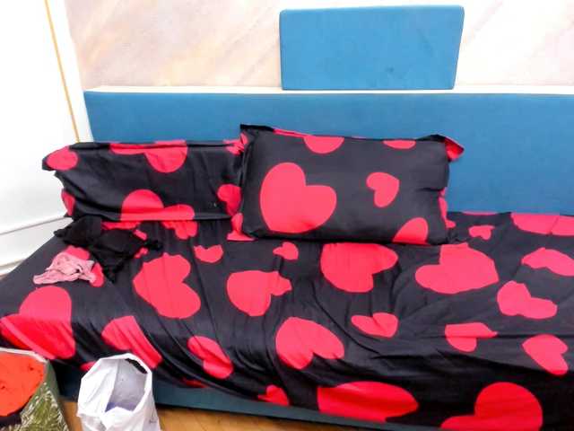 Broadcast Screenshots sandy-bangs