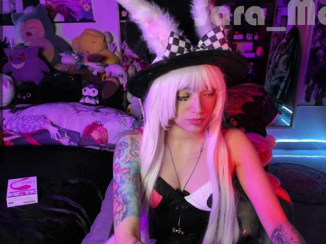 Broadcast Screenshots Sara-moon