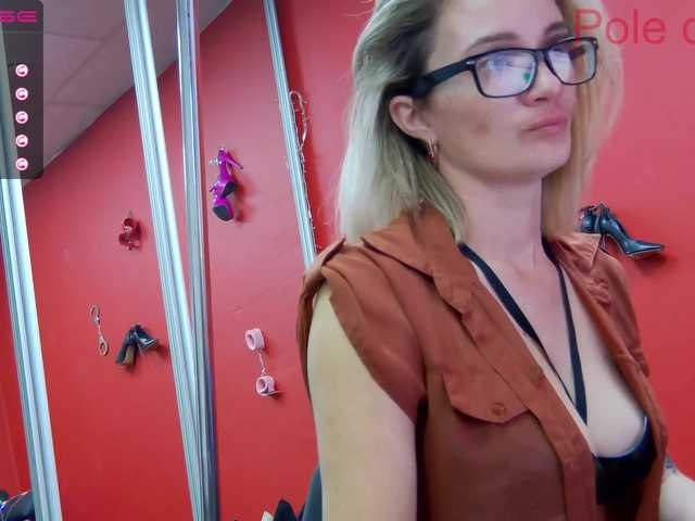 Fotos Simonacam2cam I'm glad to welcome you dear! The best compliment from you is tokens) I will also pamper you with naked tits for 100 tons, ass-50, legs-30. I will turn on your camera for 40 tons, I will play pranks in private or in a group and show you what it is buzz