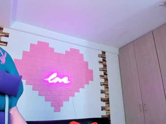 Broadcast Screenshots sofia-lopez40