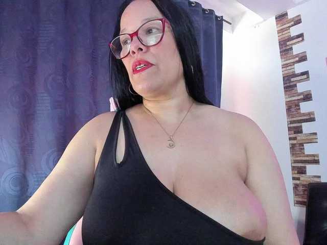 Broadcast Screenshots sofia-lopez40