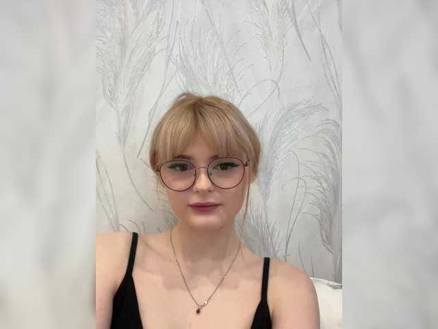 Broadcast Screenshots Sophie-doll