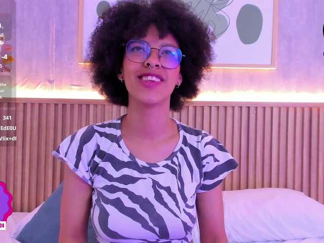 Broadcast Screenshots sophie-rojas