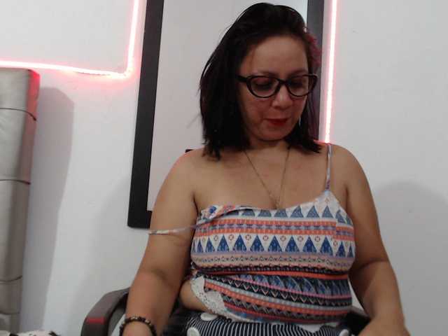 Fotos Stefanycrazy lush,dommi2 tits(50) pussy(60) ass(70) :naked(100) :squirt(200) ) anal (250) :cum (pvt)