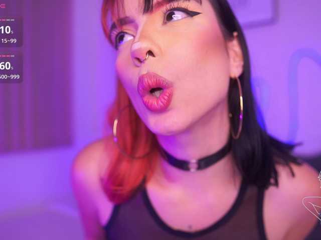 Broadcast Screenshots SusannaMoree