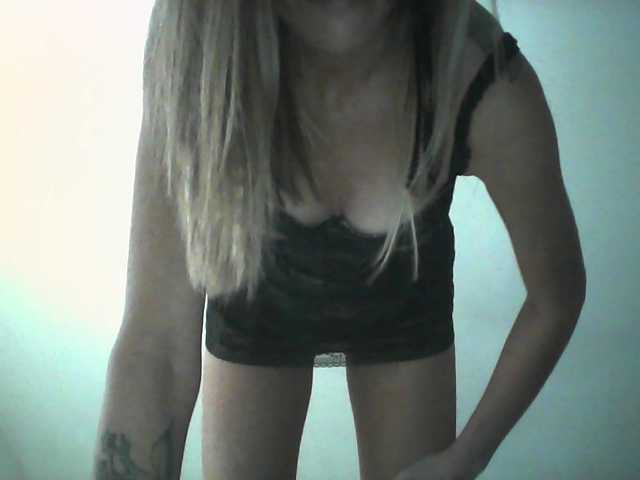 Broadcast Screenshots Tallblondmuse