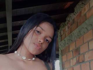 Erotisk videochat Tiny-Annie