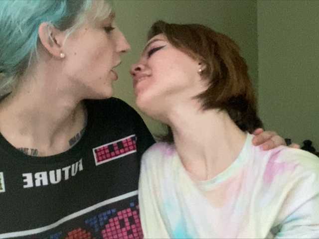 Broadcast Screenshots TreshGirls