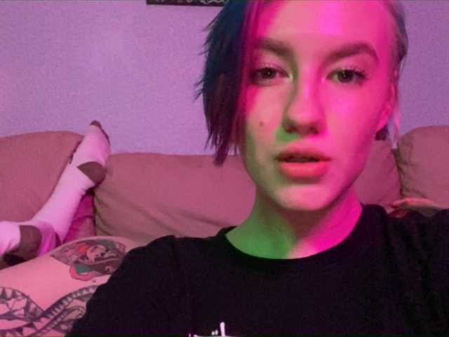 Broadcast Screenshots TreshGirls