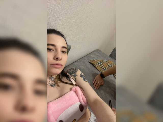 Broadcast Screenshots TreshGirls