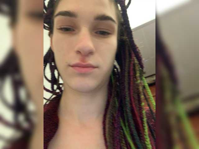 Broadcast Screenshots TreshGirls