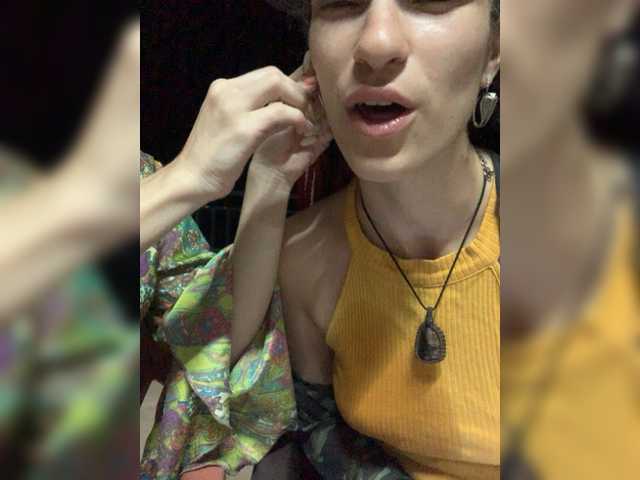 Broadcast Screenshots TreshGirls