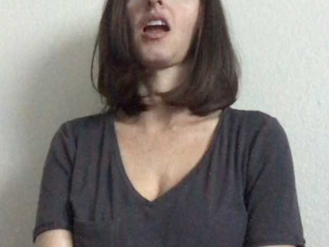 Broadcast Screenshots uniquebrunett