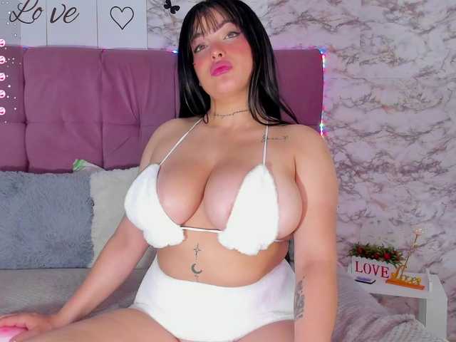 Fotos Valerie-Baker I am the horny busty that you were looking for so much, do you want to see how I bounce on top of you? ♥#latina #bigboobs #bigass #lovense #anal #squirt
