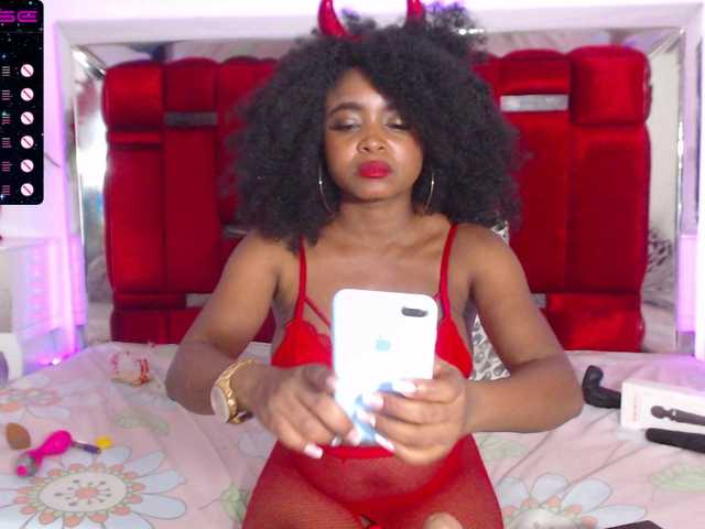 Fotos valerysexy4 Hey guys, hot day I want you to make me wet for you !! ♥♥ PVT // ON @goal full squirt #ebony #latina # 18 #slim #bigboob #lovens