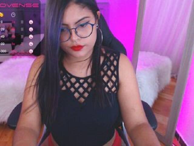 Broadcast Screenshots Vicky-purple