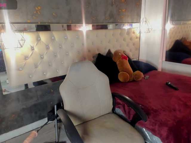 Broadcast Screenshots viiolettlopez