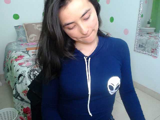 Broadcast Screenshots ZoeeGordon